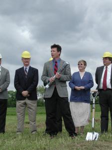 Jerry Kauffman speaks at groundbreaking Newark Reserrvoir May 14, 2002